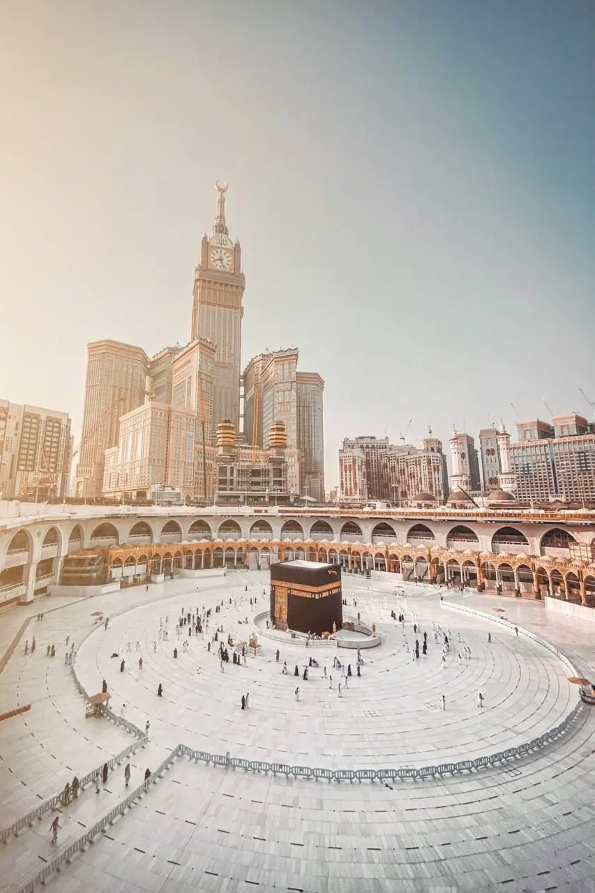 Kaaba and pilgrims in Makkah